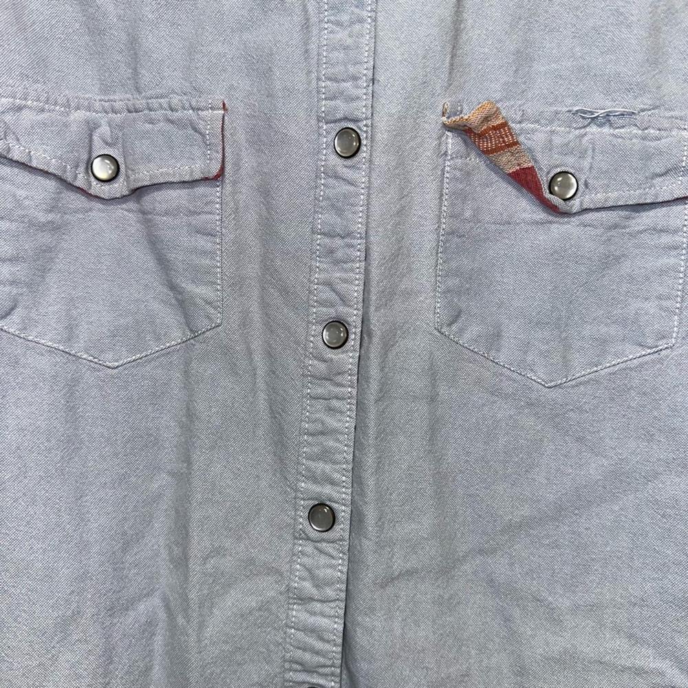 Women's Forever 21 Button Down Shirt M Blue Multi-color Aztec Denim pearl snap - Picture 5 of 8